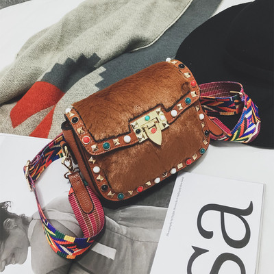 Стилна мини дамска чанта с пух в няколко цвята