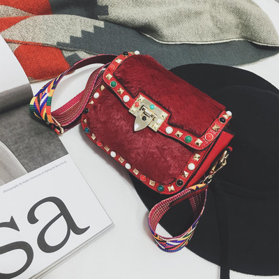 Стилна мини дамска чанта с пух в няколко цвята