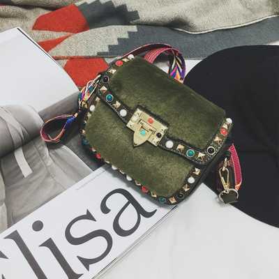 Стилна мини дамска чанта с пух в няколко цвята