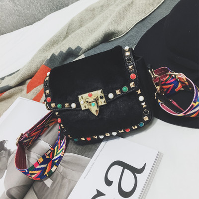 Стилна мини дамска чанта с пух в няколко цвята