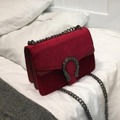 Стилна мини дамска чанта с метална дръжка и декорация