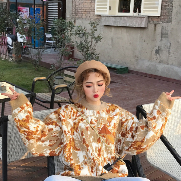 Топъл дамски пуловер в широк модел в две разцветки