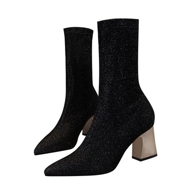 Екстравагантни боти на ток в няколко цвята