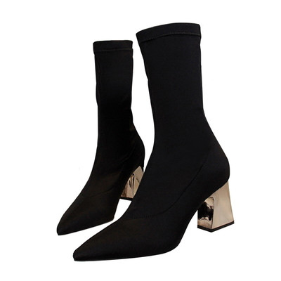 Екстравагантни боти на ток в няколко цвята