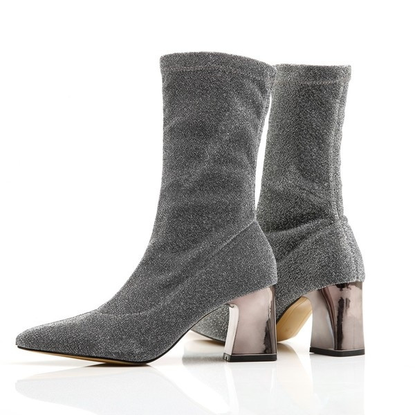 Екстравагантни боти на ток в няколко цвята