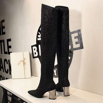 Κομψές λαμπερές γυναικείες μπότες σε γκρι και μαύρο χρώμα -  ελαφριές