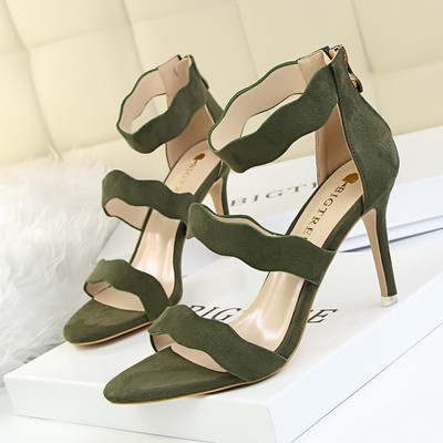 Семпли дамски сандали с ток и каишки, в различни цветове