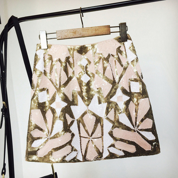 Дамска пола в пайети, подходяща за повод