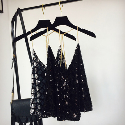 Κομψές γυναικείες μπλούζες σε freestyle με μεταλλικούς ιμάντες σε διάφορα χρώματα