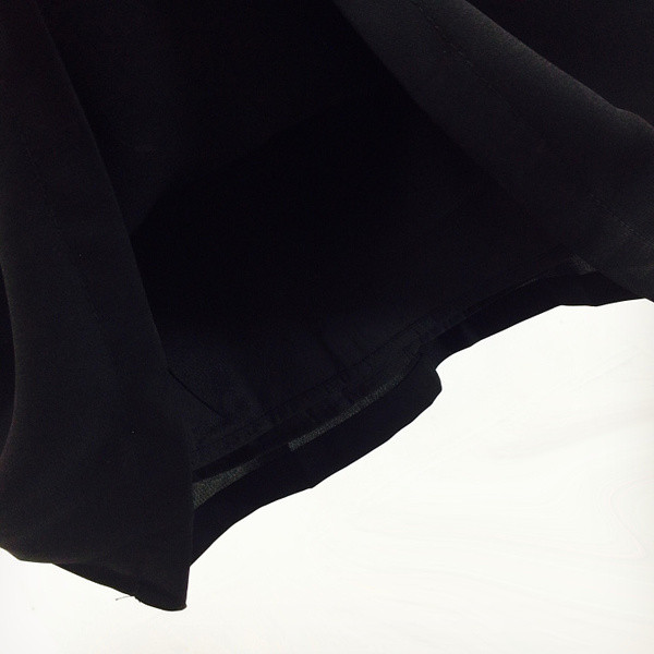 Нежна дамска рокля,. подходяща за ежедневие с флорални мотиви