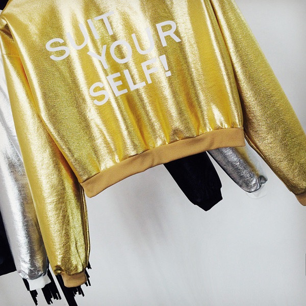 Спортна дамска скъсена блуза с надпис