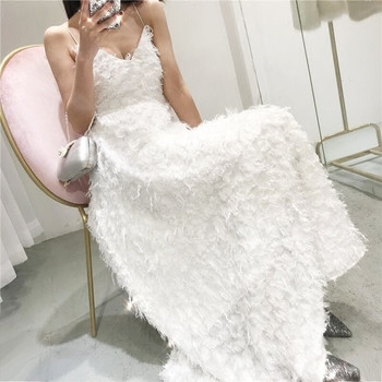 Κομψό  μακρύ γυναικείο φόρεμα σε λευκό με λεπτές λουρίδες