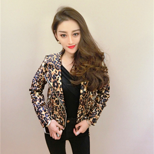 Пролетно-есенно дамско яке с животински принт