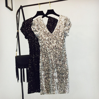 Елегантна дамска рокля с пайети и V-образно деколте