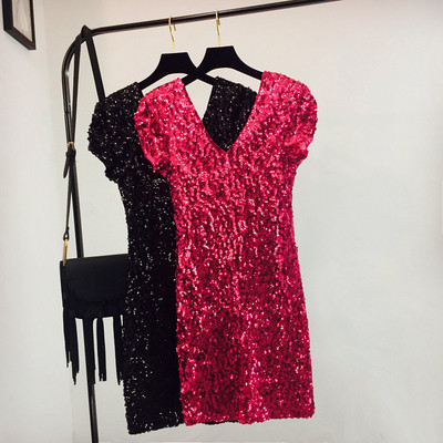 Елегантна дамска рокля с пайети и V-образно деколте