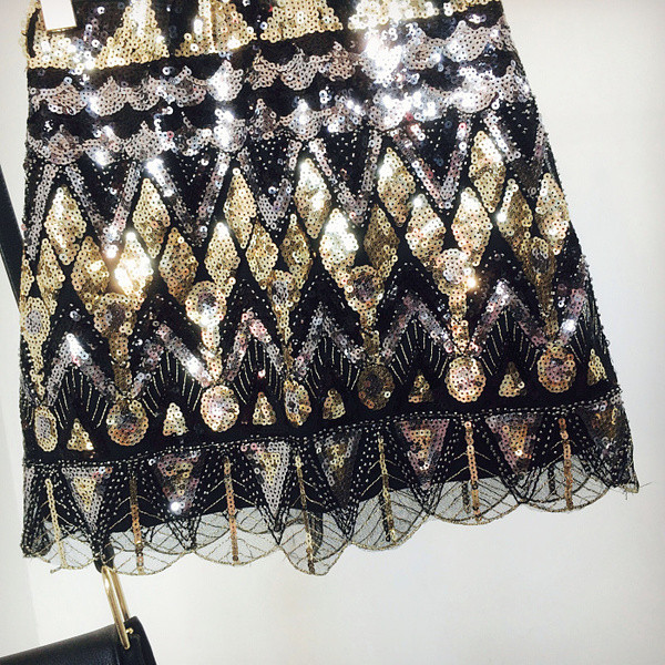 Модерна дамска пола с пайети 