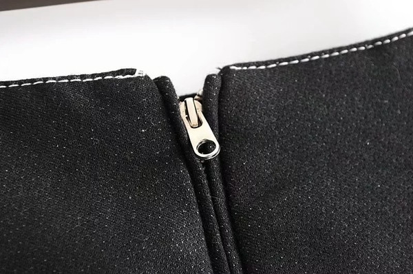 Ежедневна дамска пола с декоративни копчета