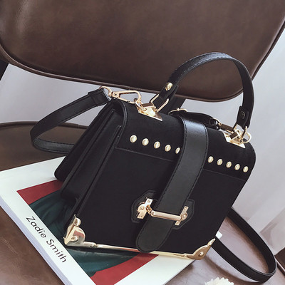 Geanta de dama eleganta in mai multe culori cu decor metalic