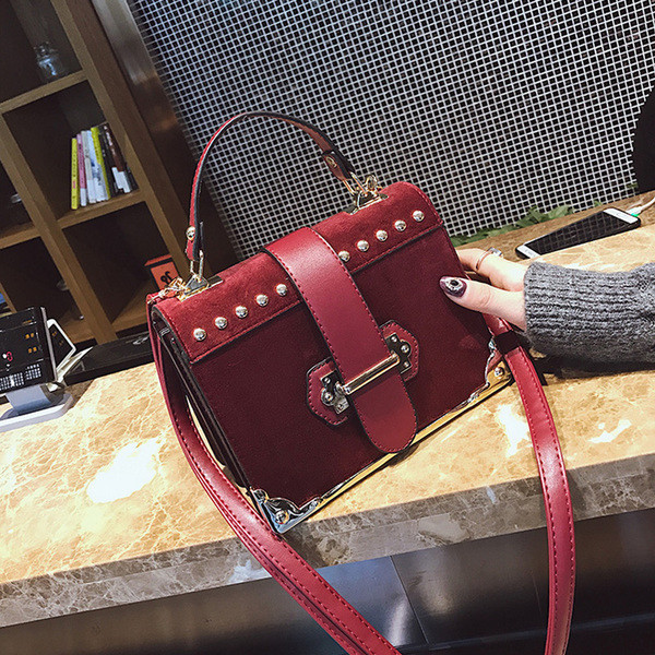 Geanta de dama eleganta in mai multe culori cu decor metalic