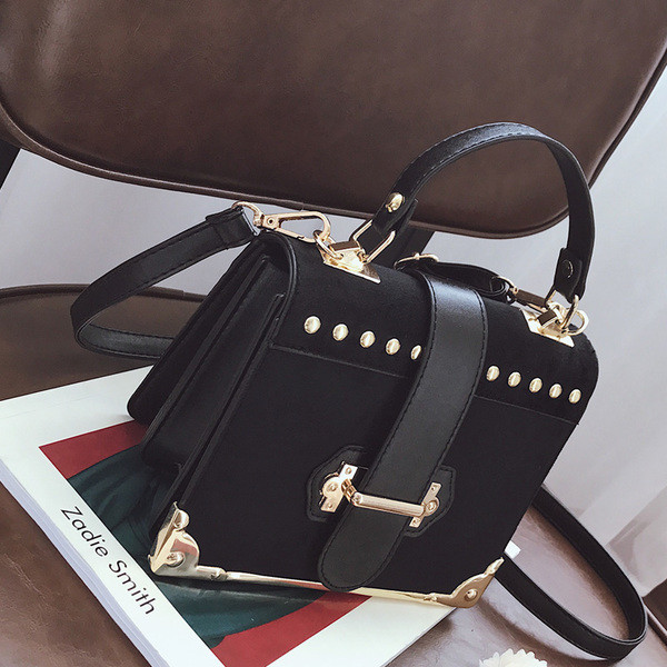 Geanta de dama eleganta in mai multe culori cu decor metalic