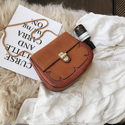 Мини дамска чанта с метална дръжка и декорация перли