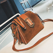 Мини дамска ччанта с тънки презрамки, подходяща за ежедневие