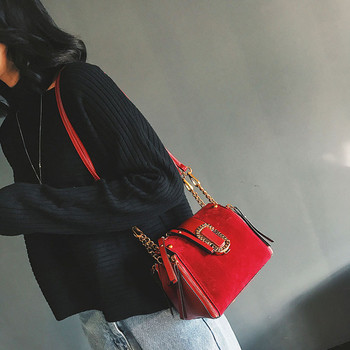 Μίνι γυναικεία τσάντα με λεπτές λωρίδες κατάλληλες για τη καθημερινή ζωή