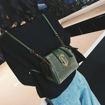 Μίνι γυναικεία τσάντα με λεπτές λωρίδες κατάλληλες για τη καθημερινή ζωή