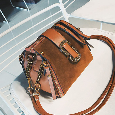 Мини дамска ччанта с тънки презрамки, подходяща за ежедневие