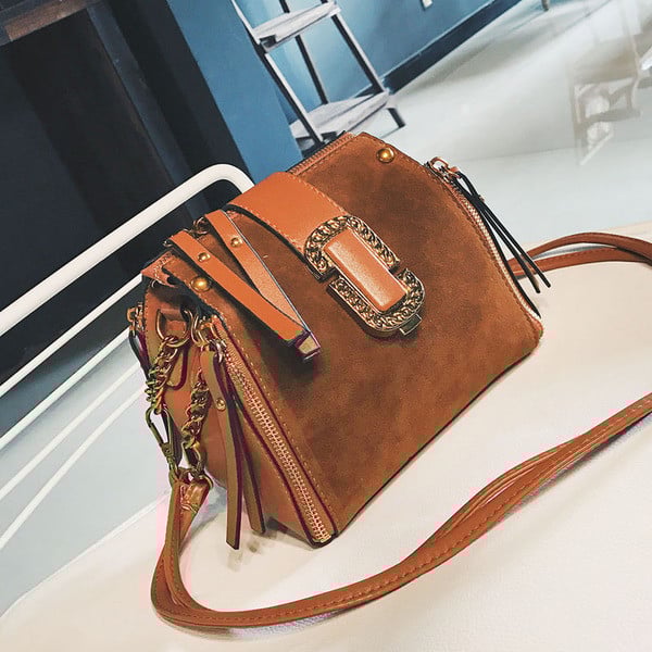 Мини дамска ччанта с тънки презрамки, подходяща за ежедневие