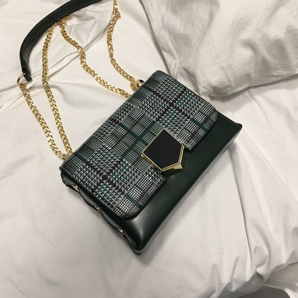 Мини дамска чанта в различни разцветки на каре с метална дръжка