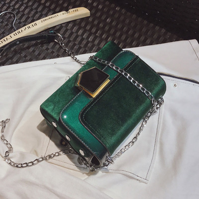 Нежна мини дамска чанта в няколко цвята с метална дръжка