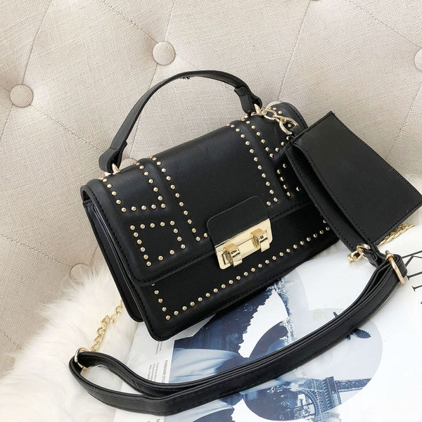 Семпла дамска мини чанта с декорация нит