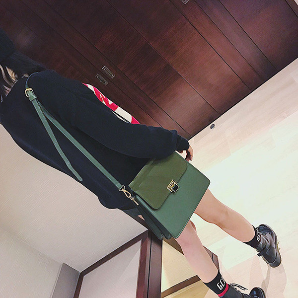 Семпла дамска чанта с тънка презрамка в три цвята