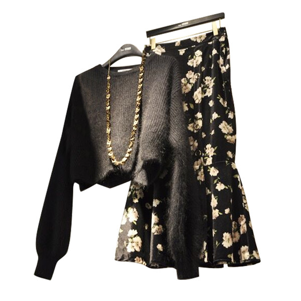 Спортно-елегантни дамски комплект - пуловер + дълга пола с флоални мотиви