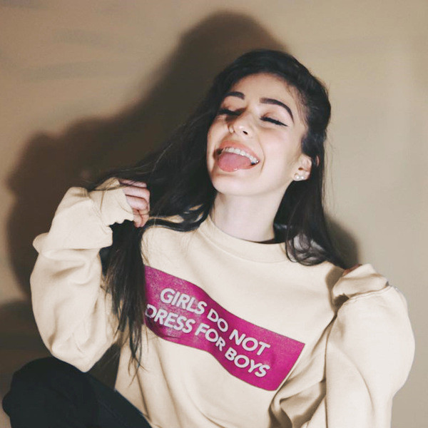 Дамски спортен суичър с надпис