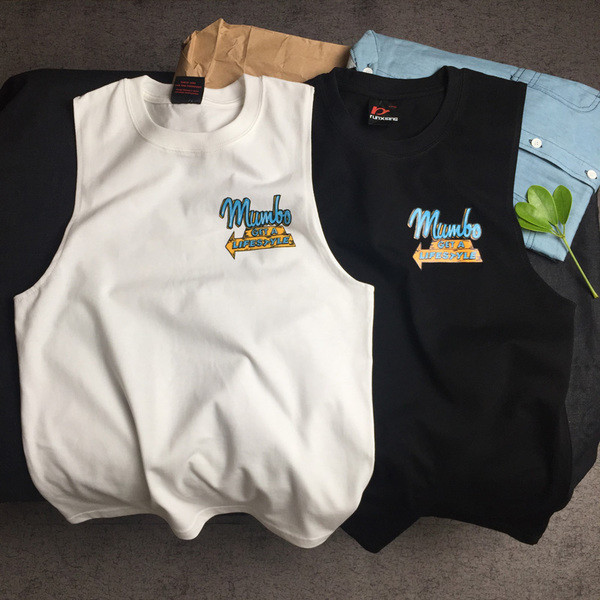 Мъжки семпъл потник в бял и черен цвят с малък надпис