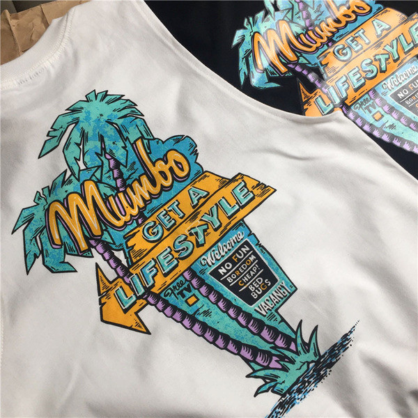 Мъжки семпъл потник в бял и черен цвят с малък надпис