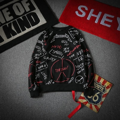 Спортна мъжка блуза с принт в бял и черен цвят