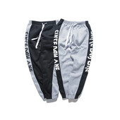 Спортен мъжки панталон в сив и черен цвят с надпис