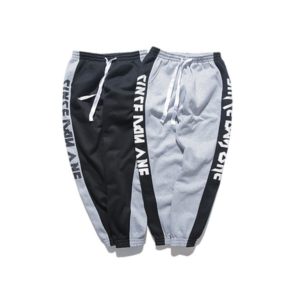 Спортен мъжки панталон в сив и черен цвят с надпис