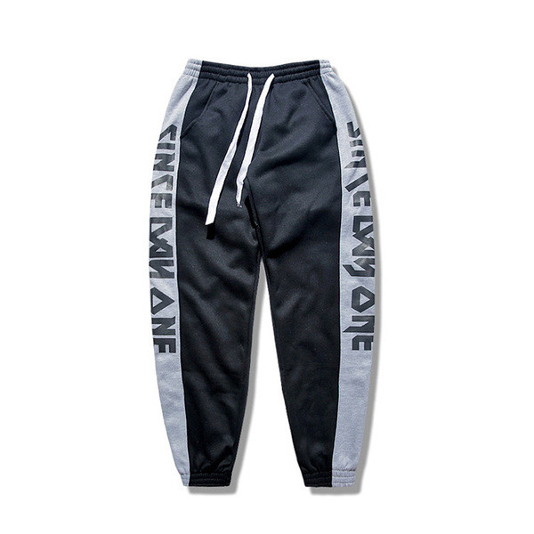 Спортен мъжки панталон в сив и черен цвят с надпис