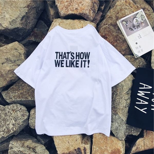 Мъжка тениска с принт в бял и черен цвят, в свободен стил