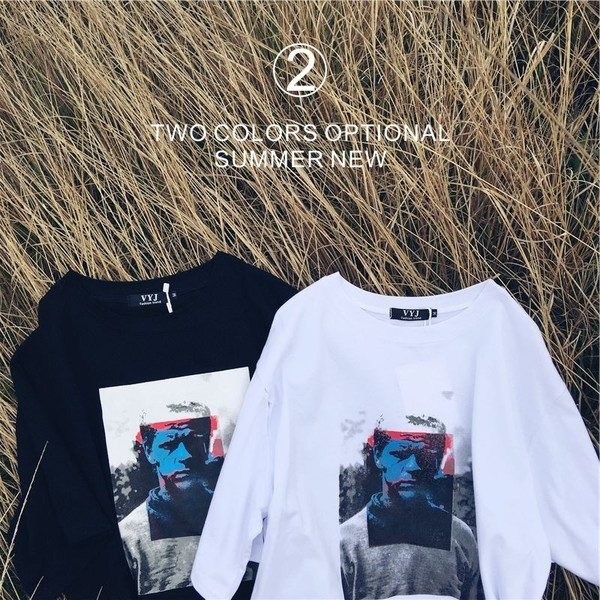 Мъжка тениска с принт в бял и черен цвят, в свободен стил