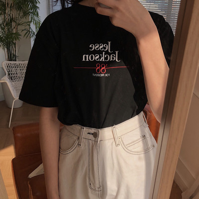 Ежедневна-спортна тениска за дамите с надпис в бял и черен цвят