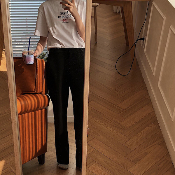 Ежедневна-спортна тениска за дамите с надпис в бял и черен цвят 