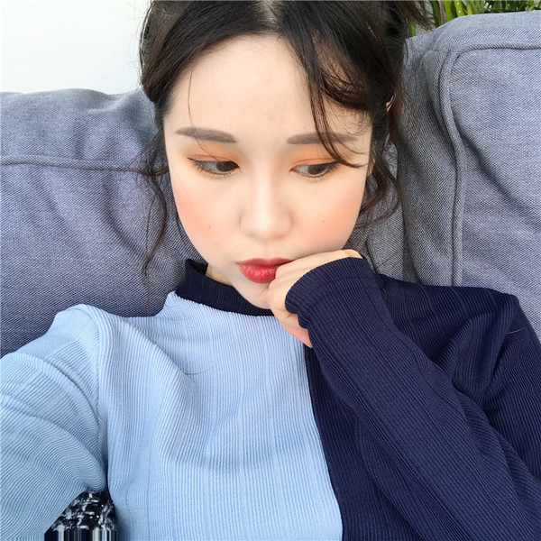 Интересен дамски пуловер  с О-образна яка в два цвята 