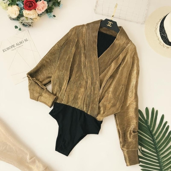 Модерно  дамско боди в с V-образно деколте в няколко цвята