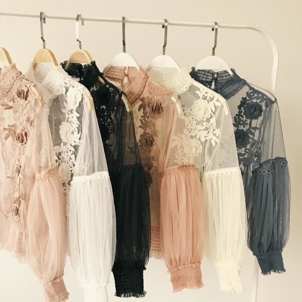 Елегантна дантелена дамска блуза с бродерия в различни цветове