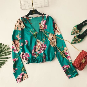 Модерна дамска блуза с флорален мотив в  няколко цвята